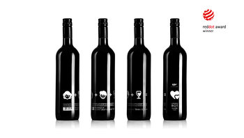 4 Flaschen Käfer-Wein, Red-Dot-Award-Zeichen 