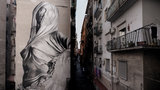 Negativ gemalte Frau auf Hausfassade von Francisco Bosoletti: hier positiv