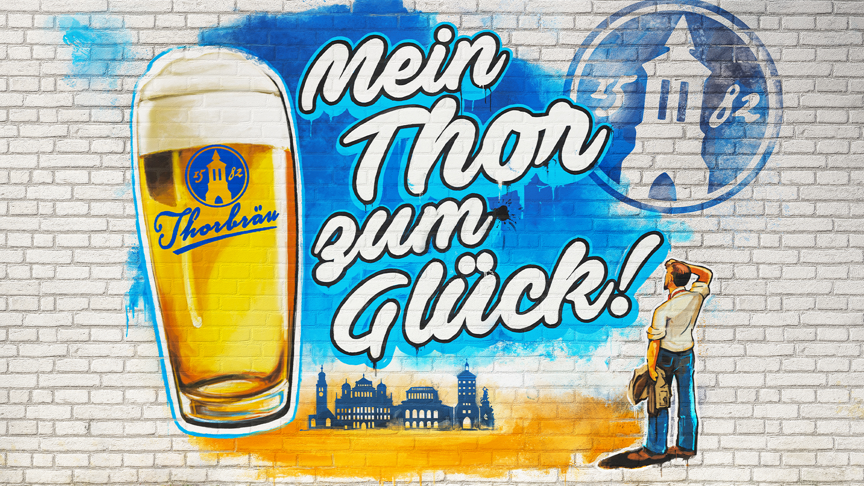 Kampagnen Motiv Thorbraeu - Mann blickt auf Glas uns Claim Mein Thor zum Glueck